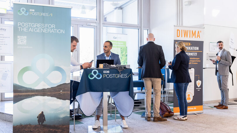 Vertreter der Disy-Partner im Gespräch an den Partnerständen während des Disy Werkstattgesprächs 2026.