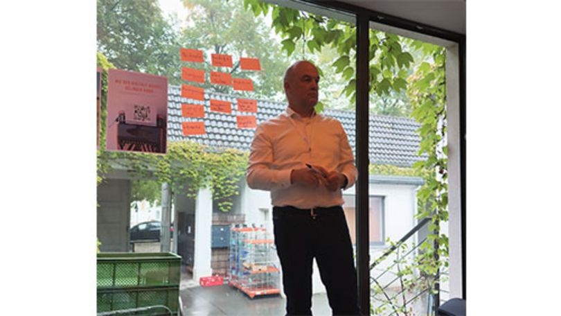 Marcus Briesen, Chief Business Officer & Leiter Beratung & Entwicklung bei Disy in Interaktion im NEGZ-Workshop „Datenkultur in Aktion – von der Informations-Wüste zum interaktiven Dashboard“.