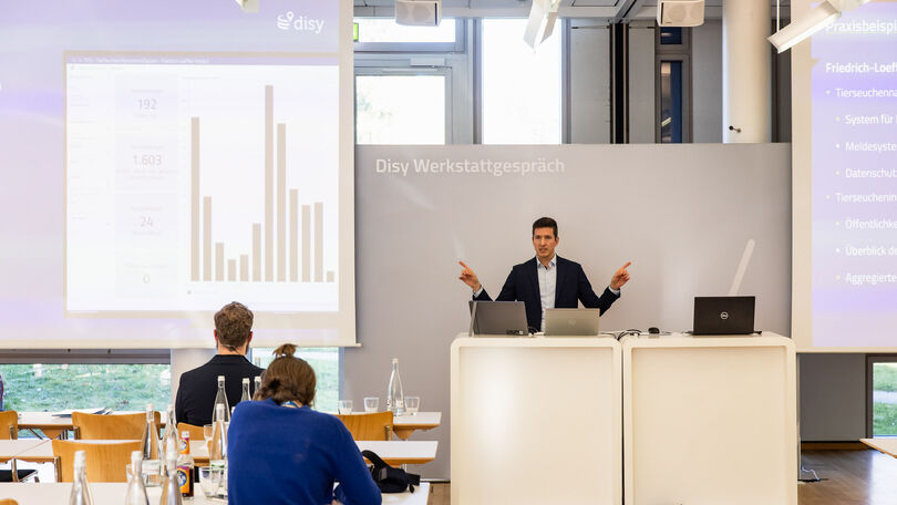 Benjamin Bechtle (disy Informationssysteme GmbH) hält einen Vortrag beim Disy Werkstattgespräch 2026.