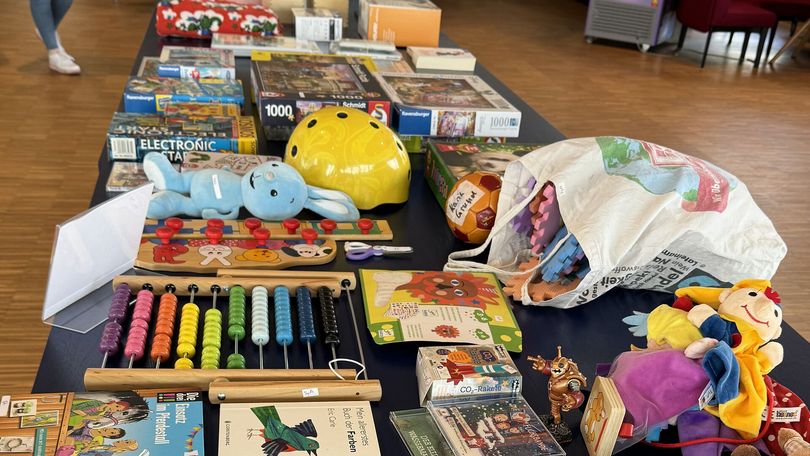 Eine große Vielfalt an Gegenständen war geboten. Hier Spielsachen und alles rund ums Kind.