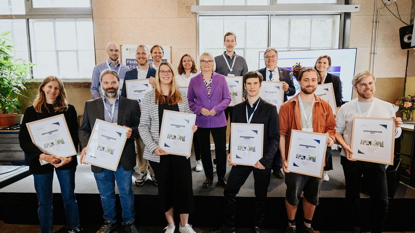 Impressionen vom 4. Vernetzungstreffen der BMUV-Förderinitiative bei dem Disy Informationssysteme die Ergebnisse vom KI-Leuchtturmprojekt „Nitrat-Monitoring 4.0“ vorgestellt hat