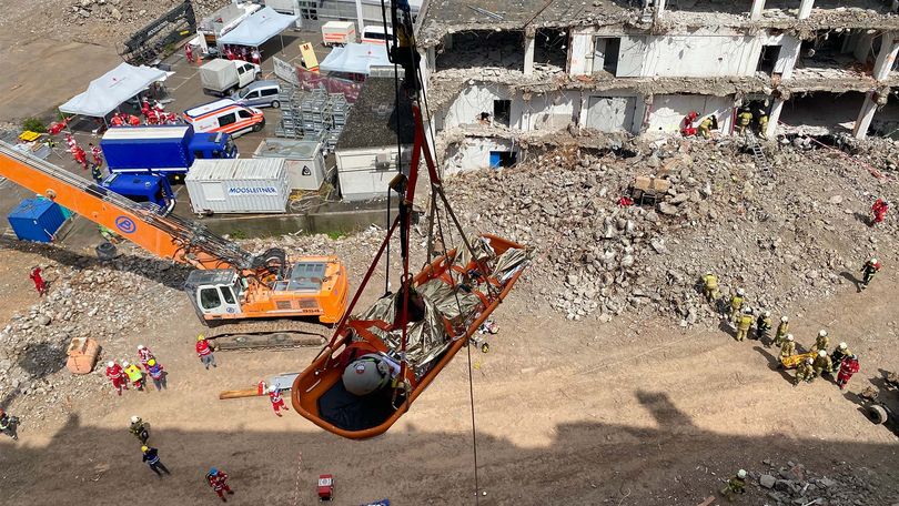 Bei der spektakulären Großübung im Rahmen des AIFER-Projekts wurden auch Personen aus einem eingestürzten Gebäude gerettet